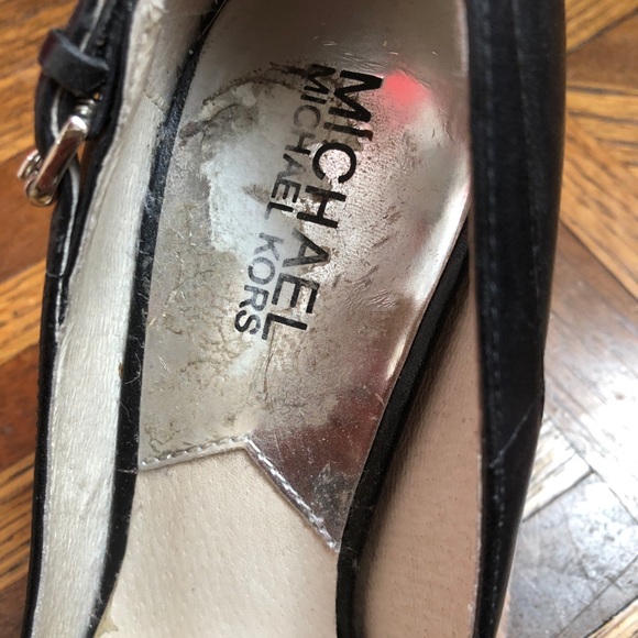 Michael Kors Black Heels with Snakeskin Points - Picture 6 of 7